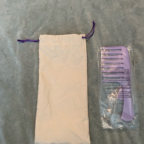 NIB MONAT 2-piece Comb with Drawstring Bag 💜 - Picture 2 of 3